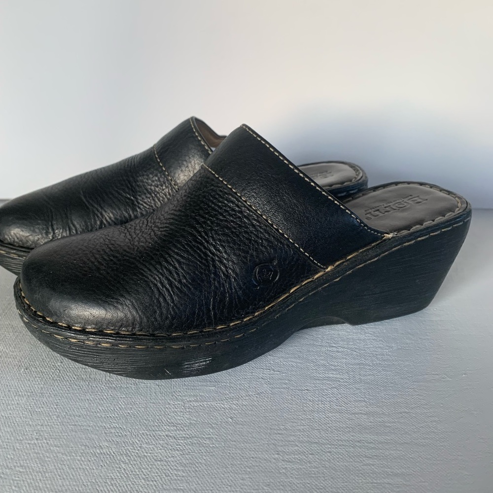 BORN Women's Black Leather Slip On Slide Mules 7 M W3634  2 3/4" Wedge  Heels.